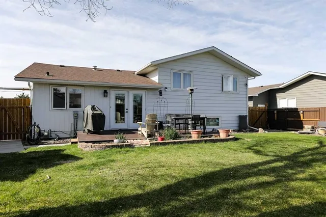 97 Laval Crt, Lethbridge 5