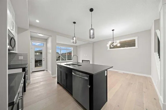 131 Ambleridge St, Calgary 5