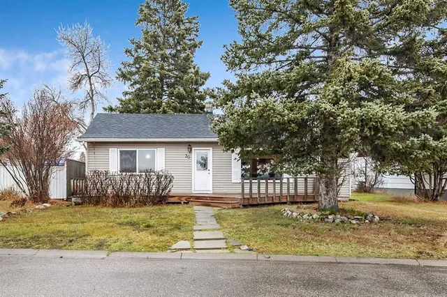 30 Crescent Rd, Okotoks 2