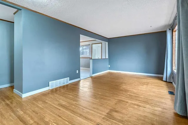 30 Crescent Rd, Okotoks 4