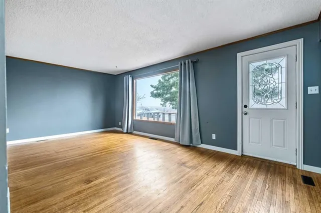30 Crescent Rd, Okotoks 5