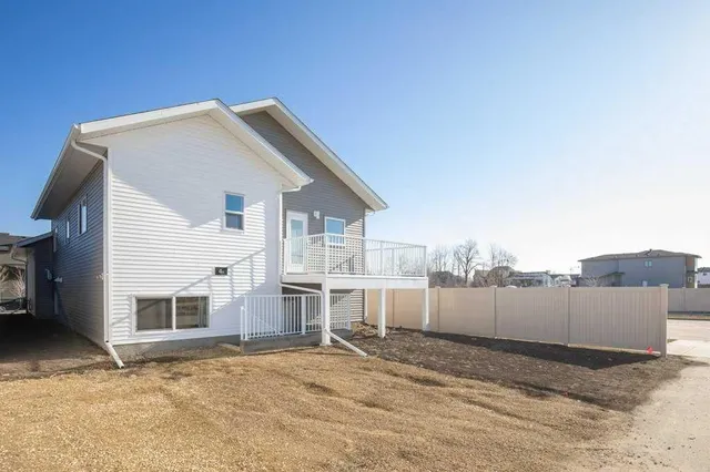 4 Emmett Cres, Red Deer 5