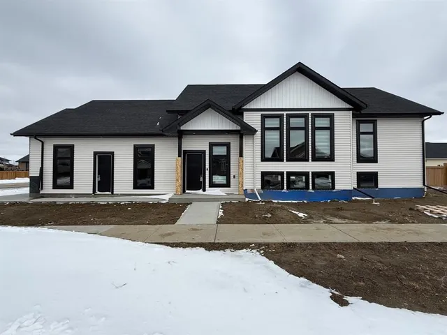 7115 37 St, Lloydminster 1