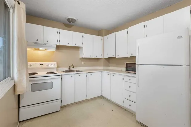 355 Georgian Villas, Calgary 3