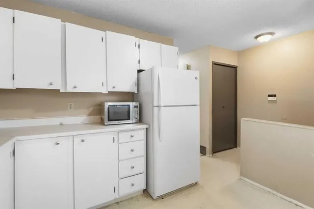 355 Georgian Villas, Calgary 4