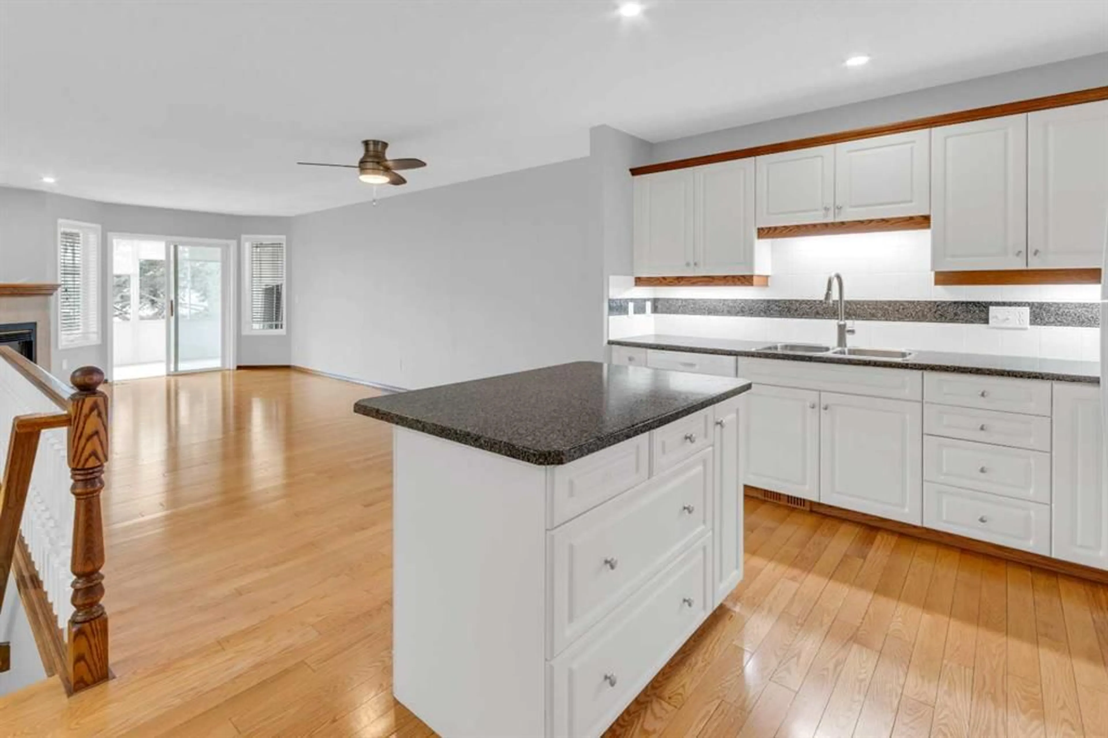 pillar/IMG-A2305404_4.jpg