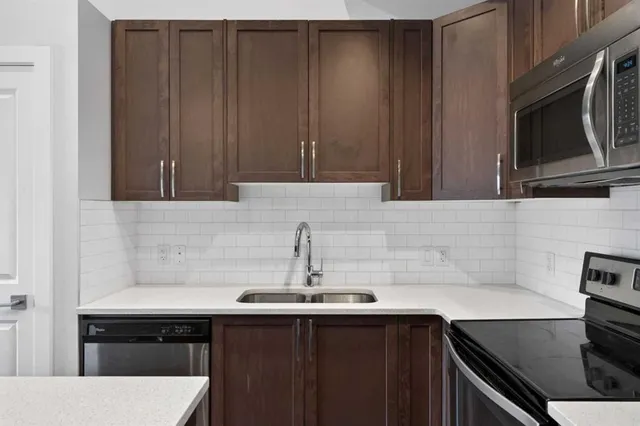 12 Evanscrest Gdns, Calgary 5