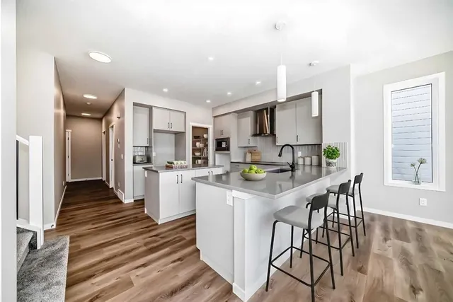 50 Magnolia Gdns, Calgary 2