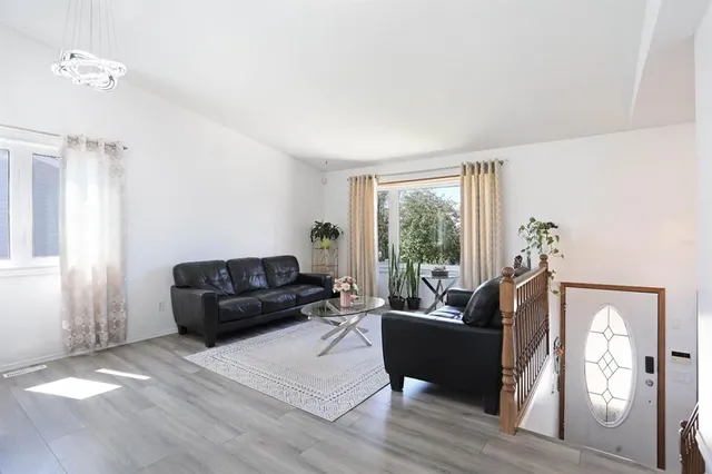 28 Upland Cres, Brooks 4