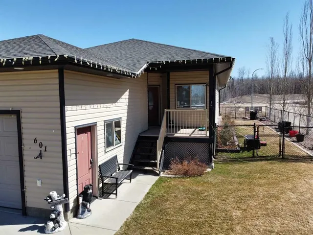 601 3 St, Fox Creek 4