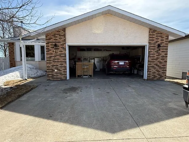13 Assiniboine Dr, Swan Hills 2