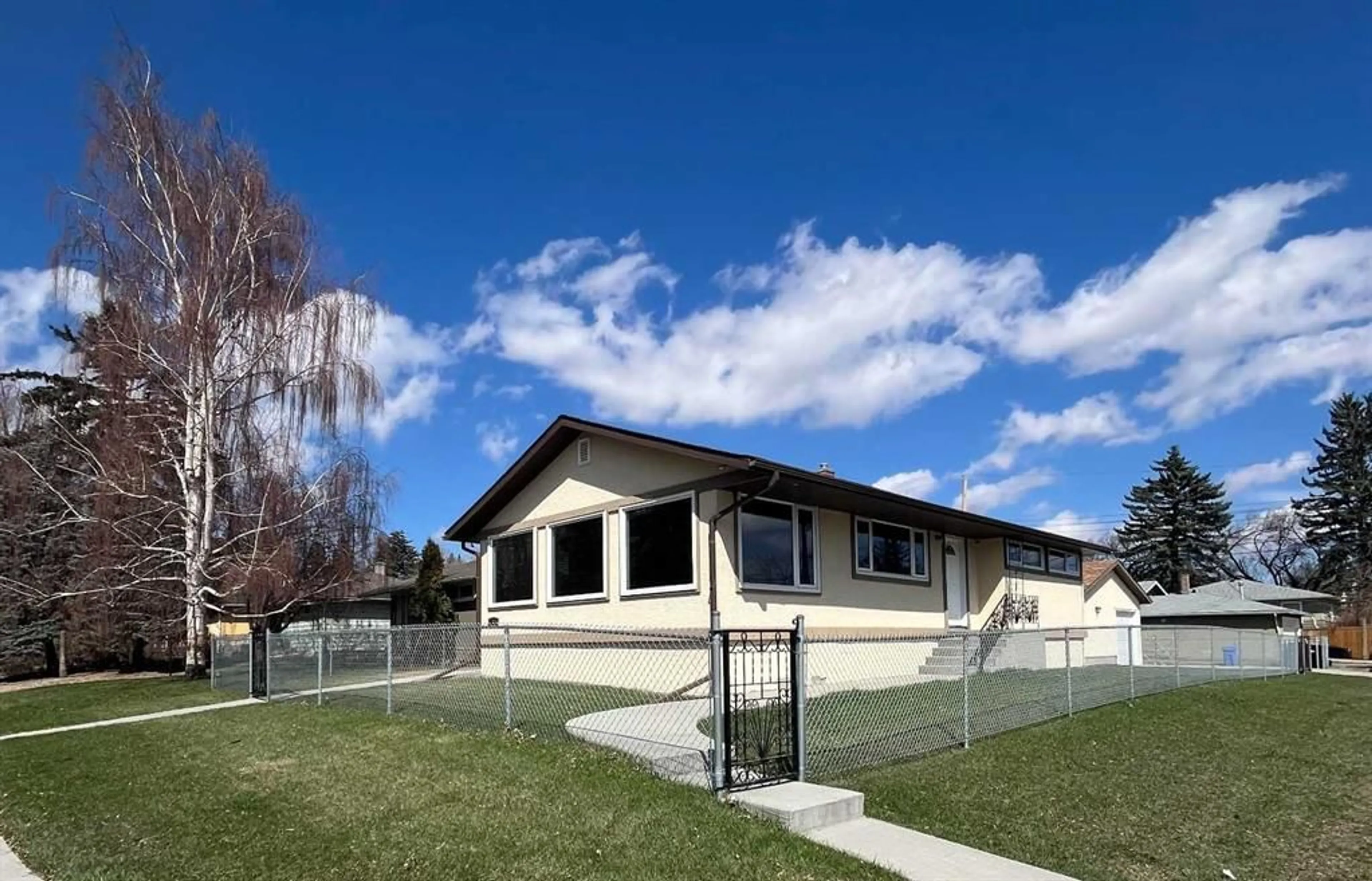 pillar/IMG-A2307177_1.jpg