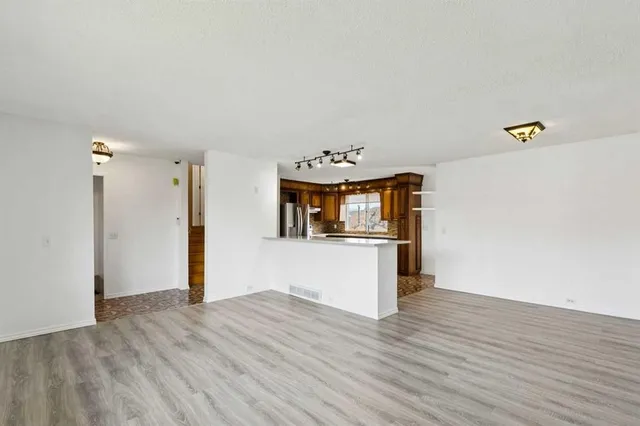 12 Huntwick Way, Calgary 5