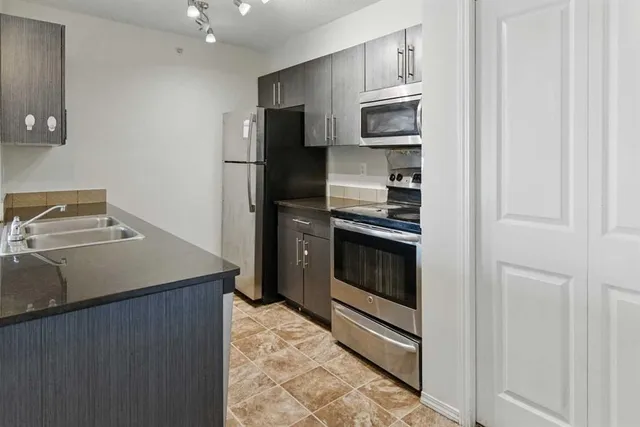 15 Saddlestone Way #409, Calgary 5