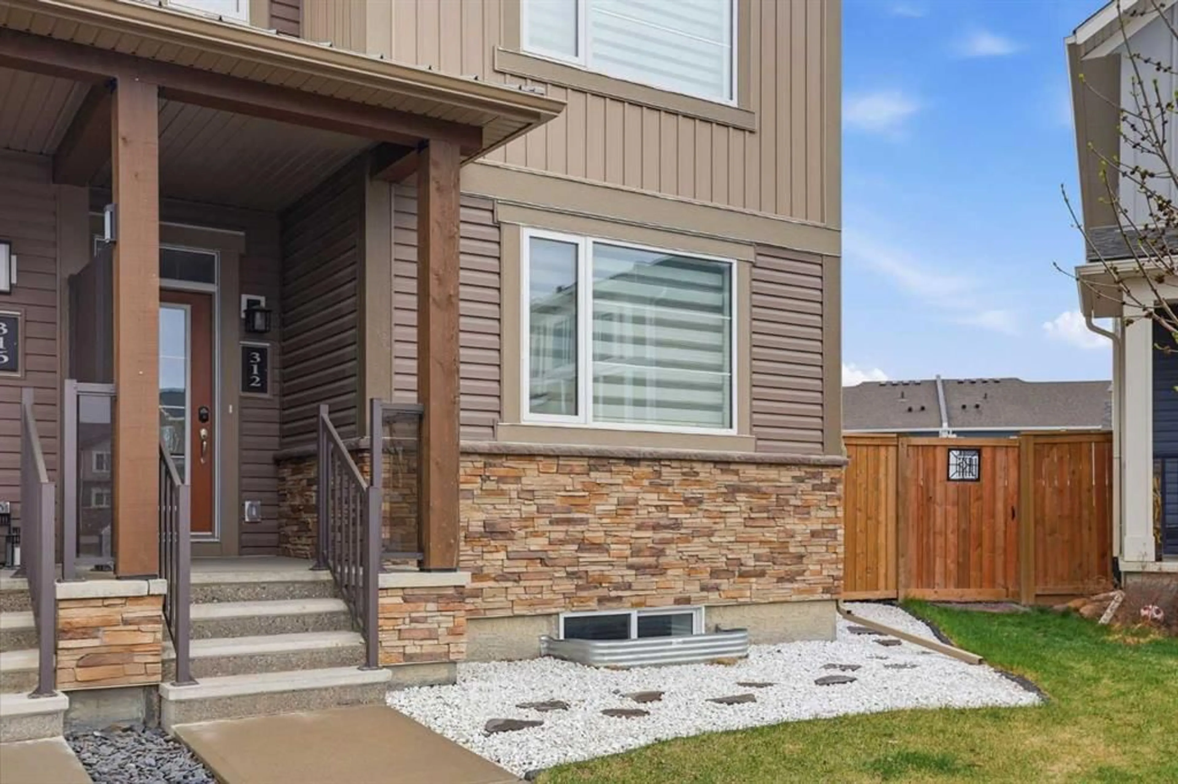 pillar/IMG-A2308825_2.jpg