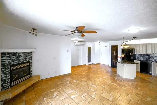 4834 52A St #101, Camrose 5