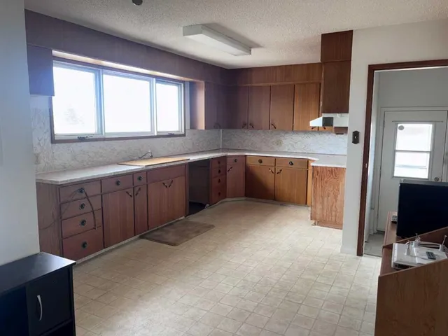 409 Centre Ave, Milk River 3