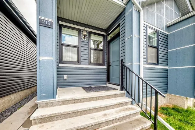 212 Lucas Pl, Calgary 3