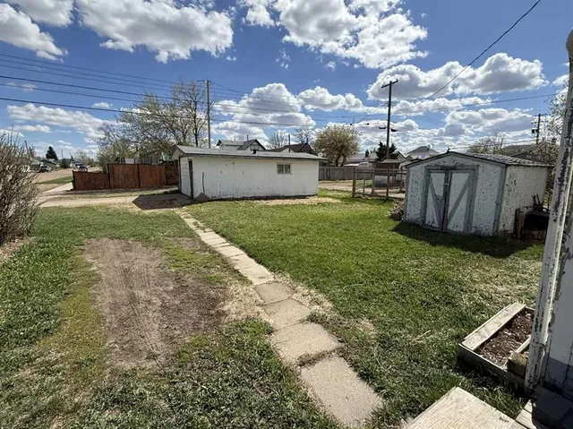 113 5 Ave, Hanna 4