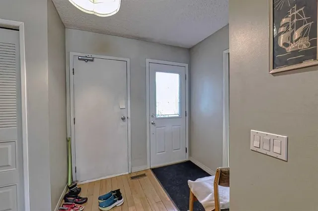 228 Theodore Pl #30, Calgary 4