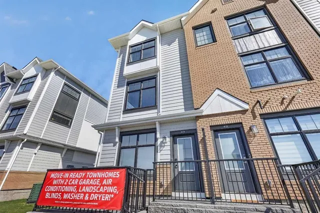619 Mahogany Rd, Calgary