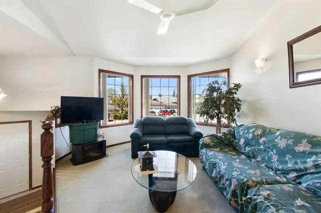2 Madison Crt, Strathmore 3
