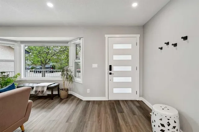 7116 Hunterwood Rd, Calgary 2