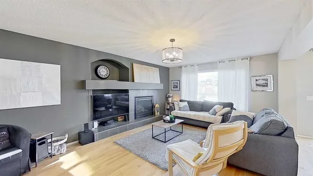17 Sunset Hts, Cochrane 5
