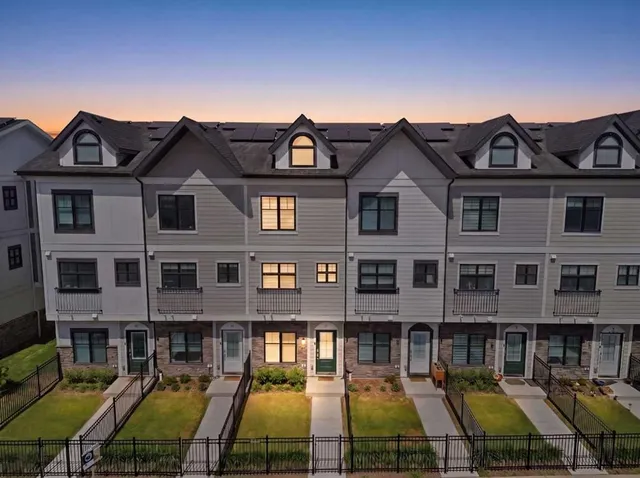 11 Les Jardins Pk, Calgary