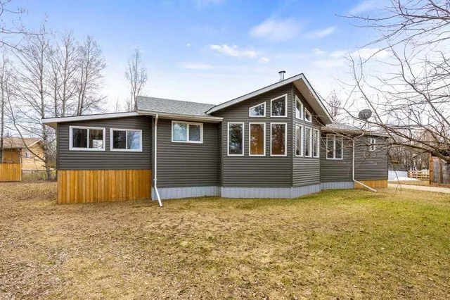 1651 Lakeview Lane, Calling Lake 2