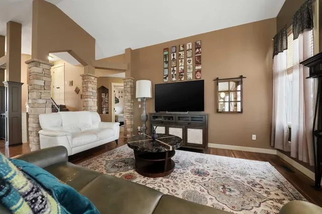 3 Legacy Cove, Sylvan Lake 5