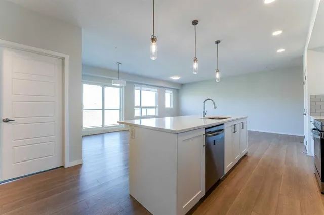 42 Cranbrook Gdns #2410, Calgary 5