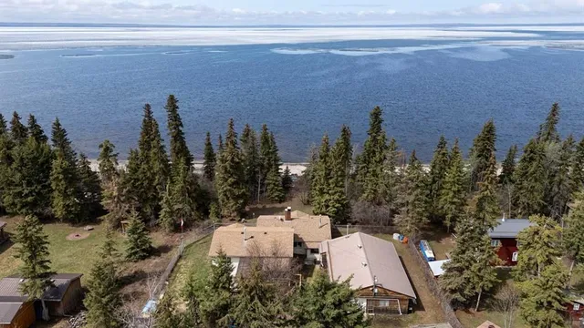 2731 6 St, Calling Lake 2
