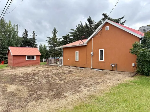 4923 52 St, Innisfree 3