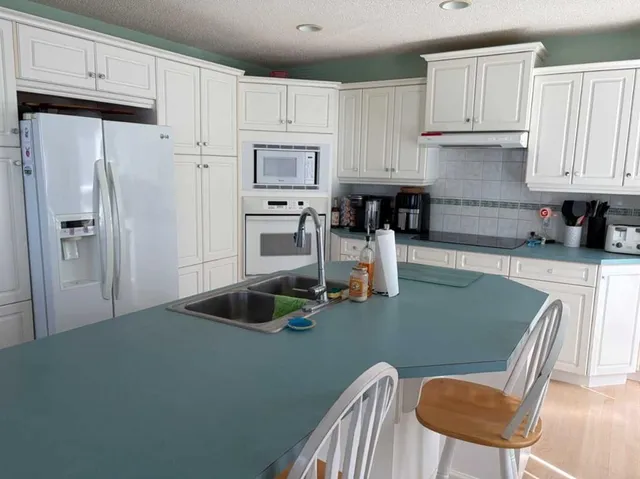 1065 East Chestermere Dr, Chestermere 2