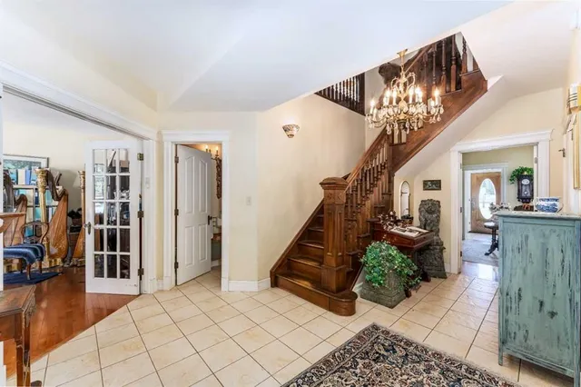 533 1st St, Canmore 3