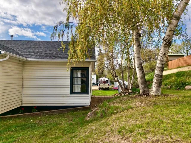 10122 106 Ave, Peace River 5