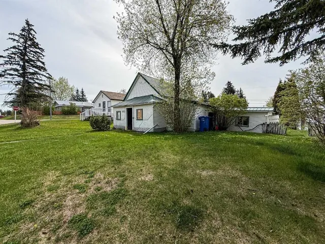 2031 18 Ave, Bowden 3