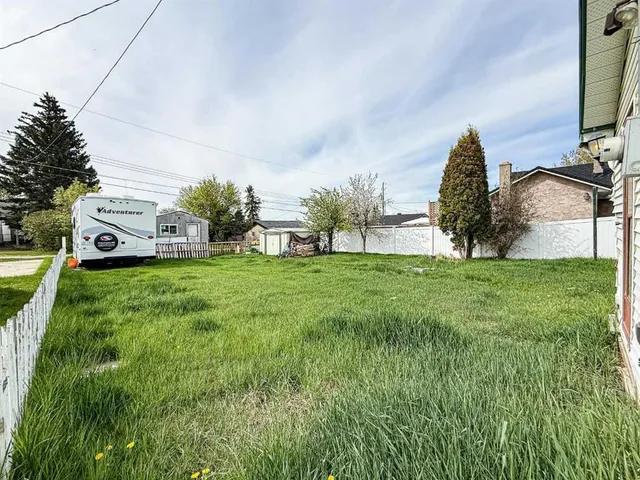 2031 18 Ave, Bowden 4