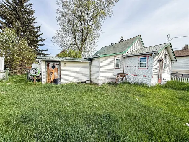 2031 18 Ave, Bowden 5