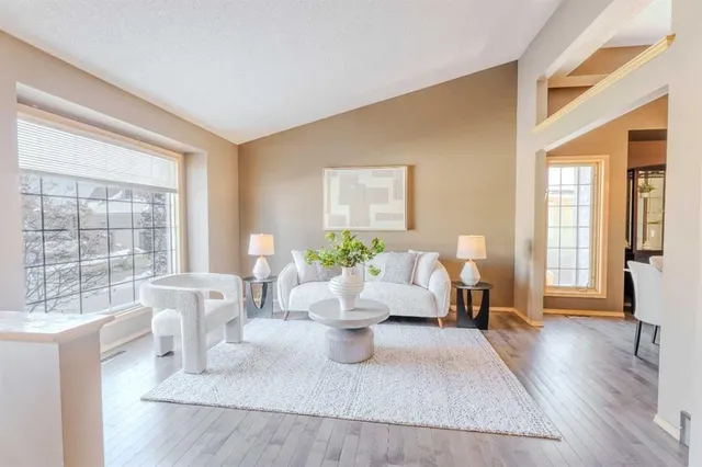 135 Canterbury Crt, Calgary 3