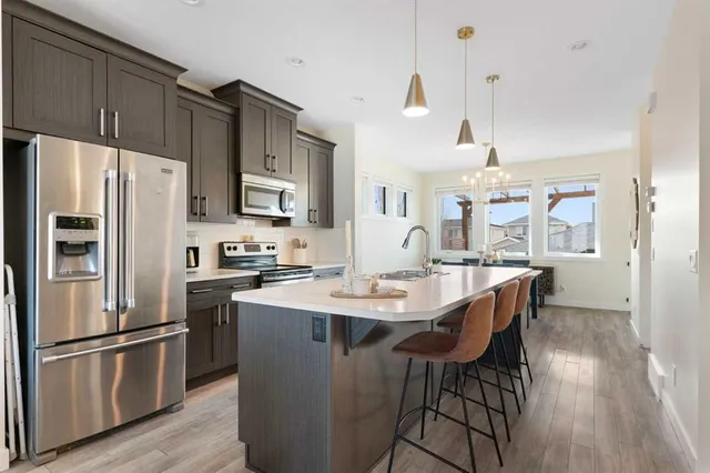 193 River Heights Dr, Cochrane 3