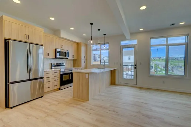 14832 1 St, Calgary 3