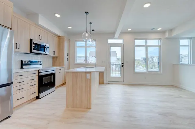 14832 1 St, Calgary 5