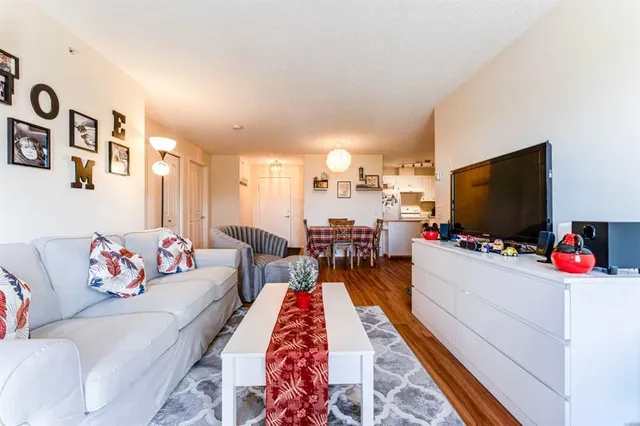 5000 Somervale Crt #415, Calgary 4