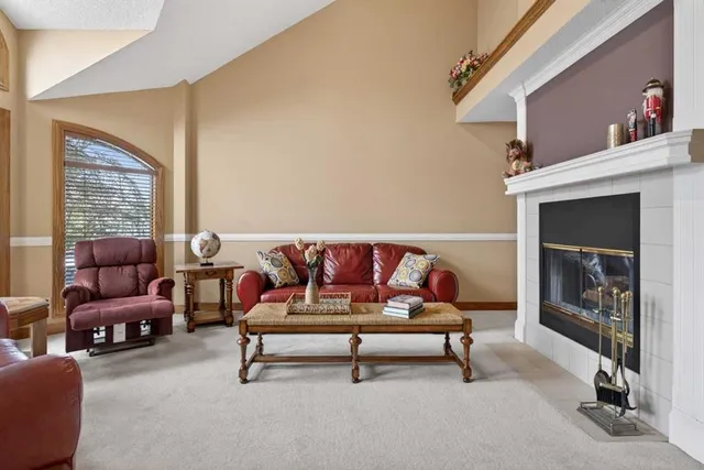 935 Shawnee Dr, Calgary 5