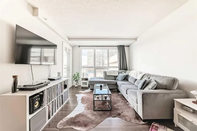 8880 Horton Rd #505, Calgary 3