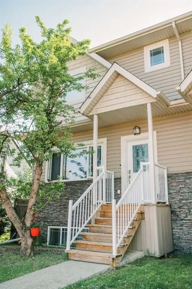 5007B 46 St, Stettler 3