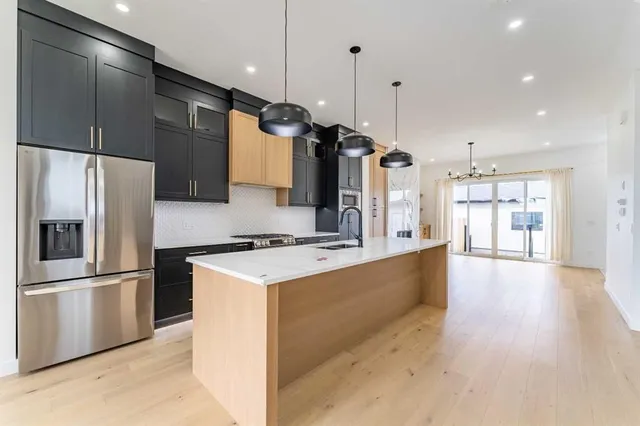 3925 74 St, Calgary 5