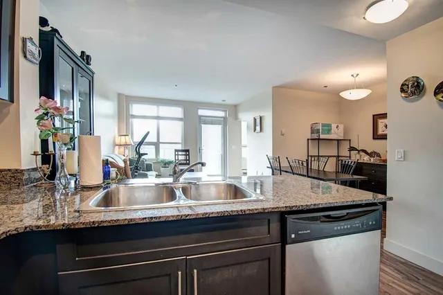 955 McPherson Rd #515, Calgary 5